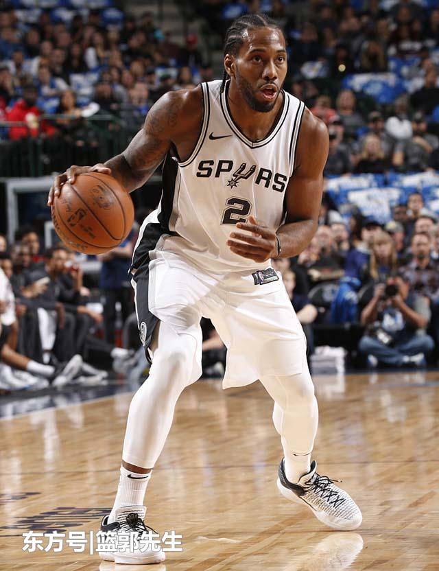 全队在用生命黑莱昂纳德!他一复出,马刺连西部倒数第一都输!