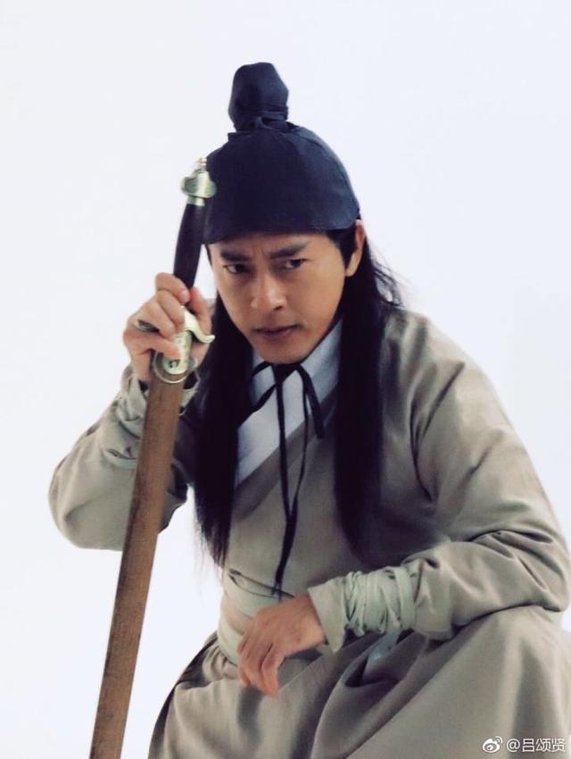 吕颂贤再战江湖21年后的令狐冲还是一样潇洒帅气