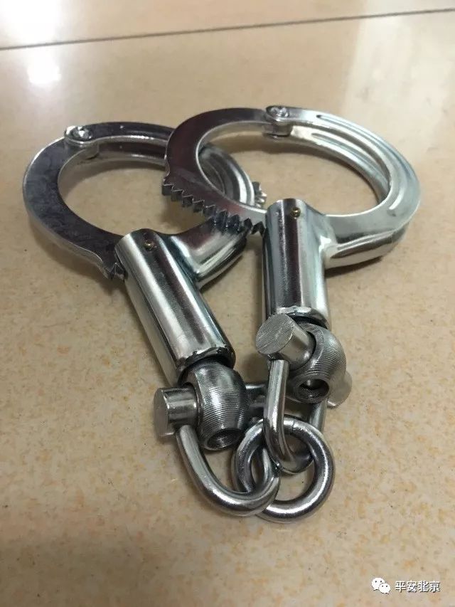 槽爆闪阳极氧化百步银光筒【手持电台 千里传音单角仪【手铐】