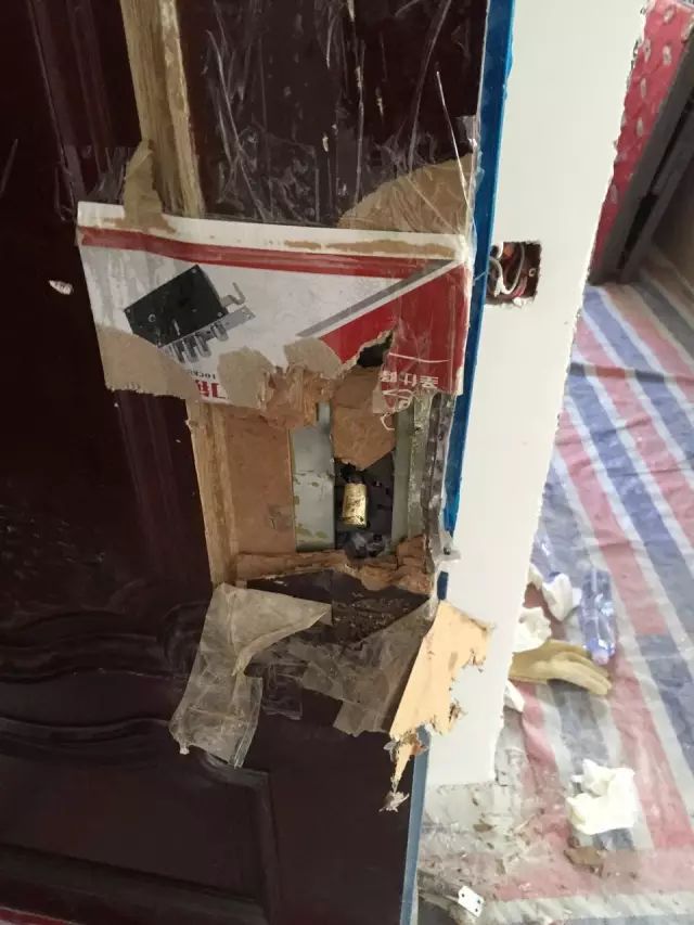 升值了限购了房子又不想卖了青岛房主大锤砸门事件终于有了结果