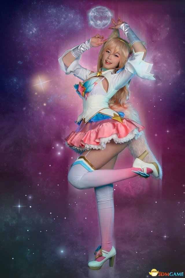 丰乳肥臀 螺旋猫cos《英雄联盟》魔法少女阿狸