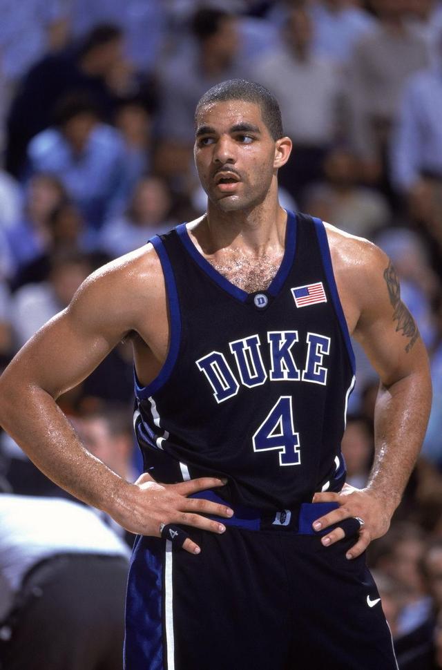 前广东宏远队功臣布泽尔宣布正式退役,球迷们送祝福