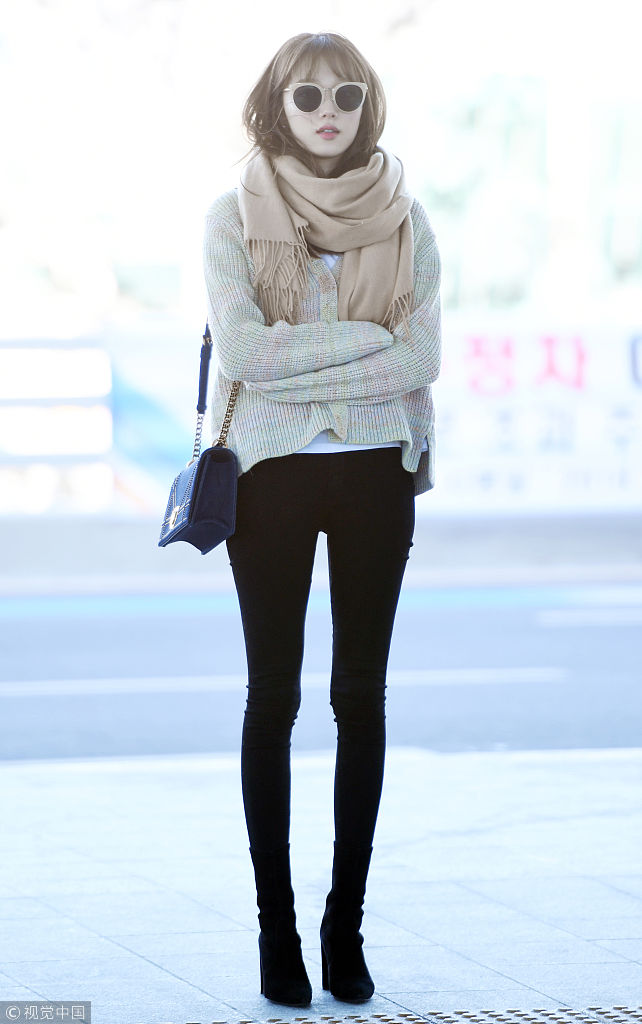 李圣经皮肤特别好.李圣经装扮很时髦.李圣经大长腿迷人.李圣经造型时