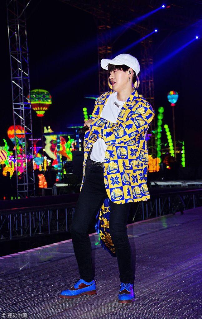 武汉欢乐谷圣诞音乐趴重磅上演,2017年快乐男声亚军养鸡领衔助阵.