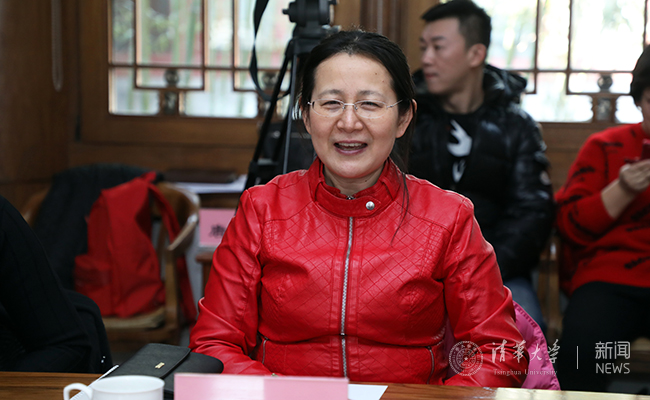 大学新百年教学成就奖获得者,环境学院教授钱易表示很高兴参加座谈会