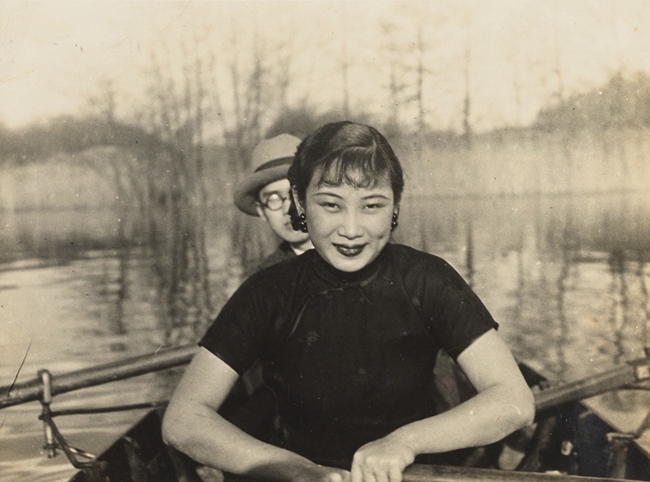 1967年息影之后,胡蝶迁居温哥华,度过了平静安宁的晚年,直至1989年