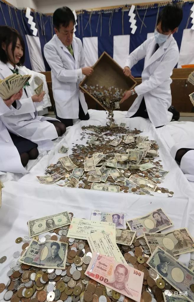 日本神社新年数钱数到手软,中国游客再显"土豪"本色……|神社|伏见|中