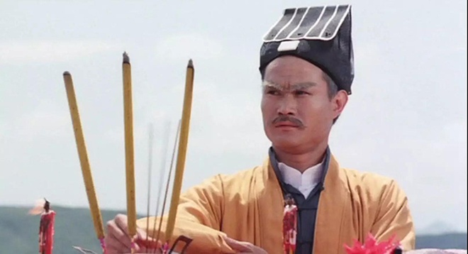 林正英饰演的一眉道长林正英的电影是僵尸片的一个不容忽视的记忆.