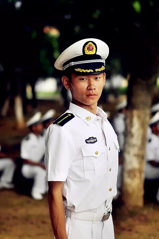 新春福利!高颜值兵哥哥军便装对比照大放送,速收藏