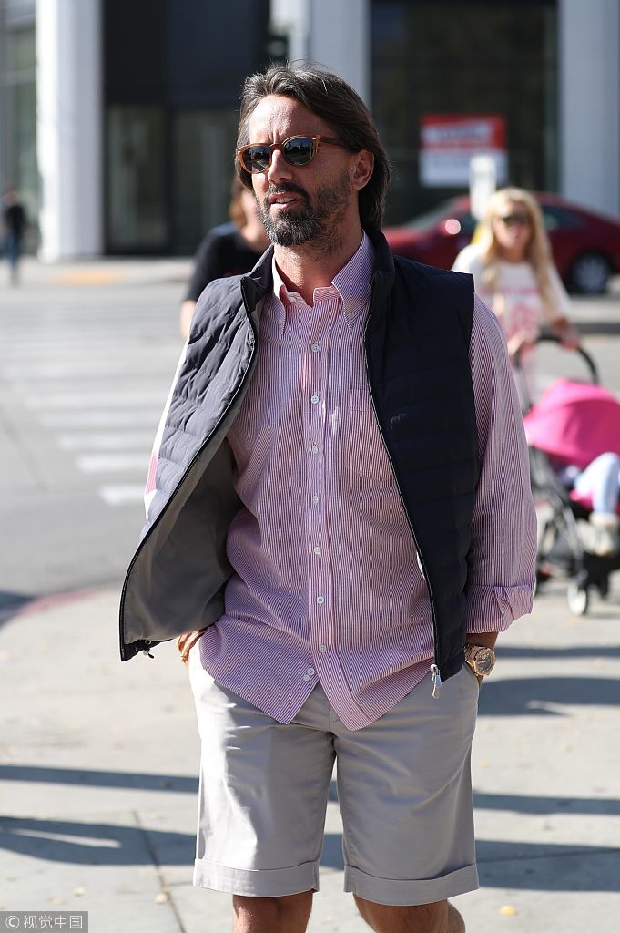 f1千金塔玛拉·埃克尔斯通( tamara ecclestone )推着孩子现身街头.