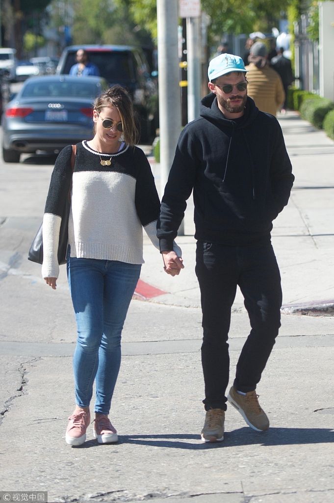 美国西好莱坞,《五十度灰》 男主杰米·多南(jamie dornan)与妻子现身