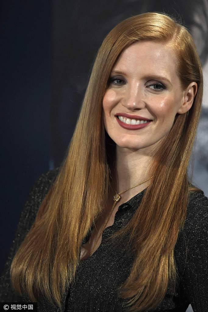 杰西卡查斯坦马德里宣传茉莉的牌局披肩金发优雅动人