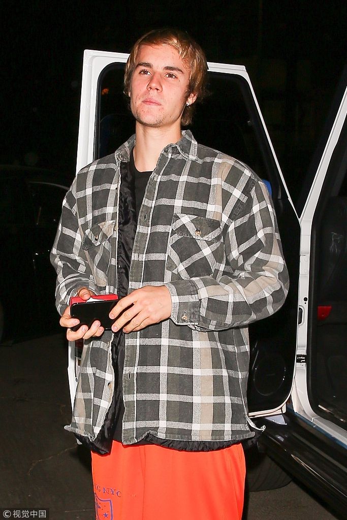 贾斯汀·比伯(justin bieber)现身街头.