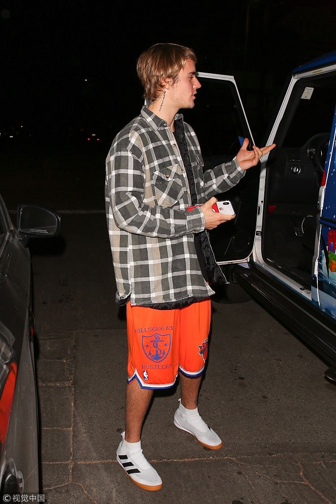 贾斯汀·比伯(justin bieber)现身街头.