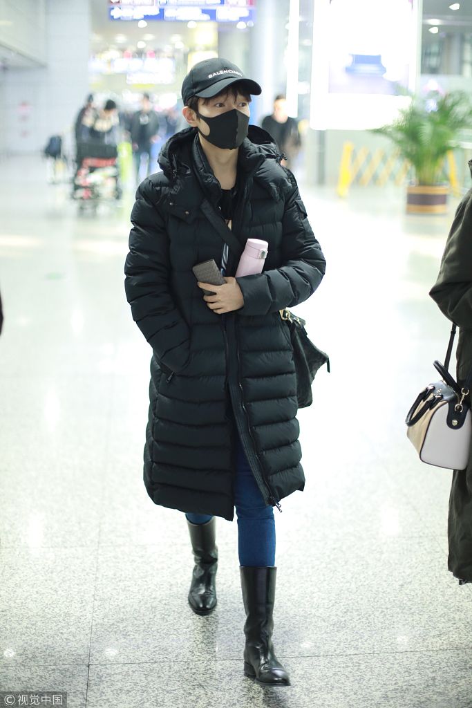 焦俊艳现身虹桥机场.焦俊艳现身虹桥机场行色匆