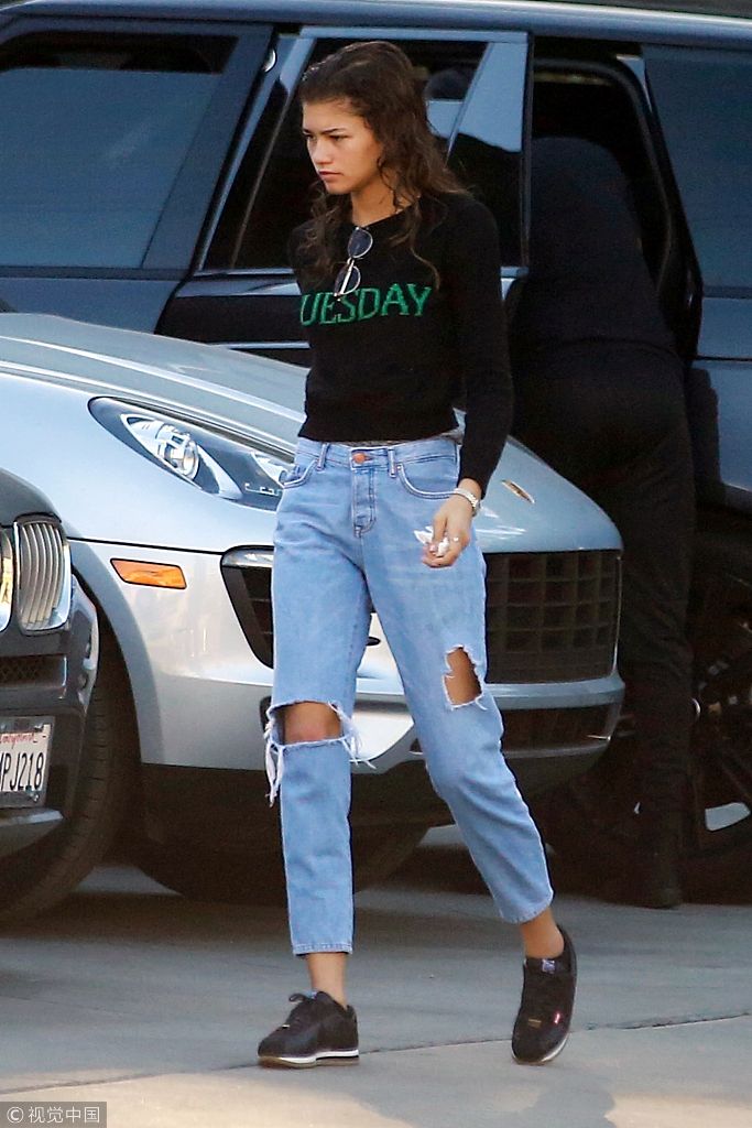 赞达亚·科尔曼(zendaya)现身街头.