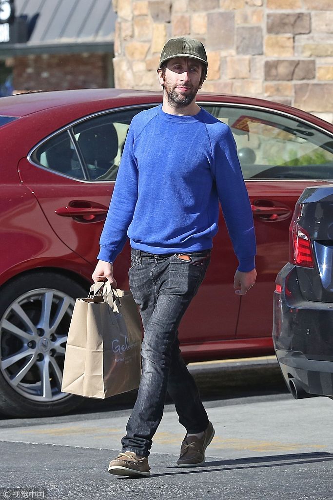 西蒙·赫尔伯格(simon helberg)上街购.