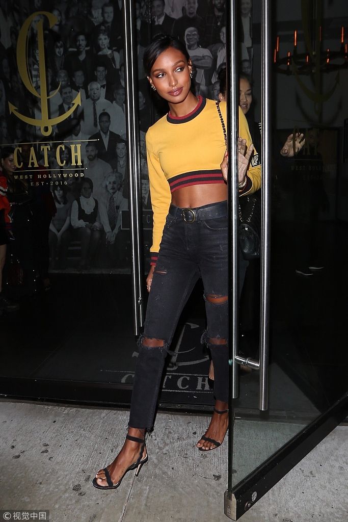 维密"黑珍珠"贾丝明露脐装身材曼妙 沙妮娜全黑look气场全开