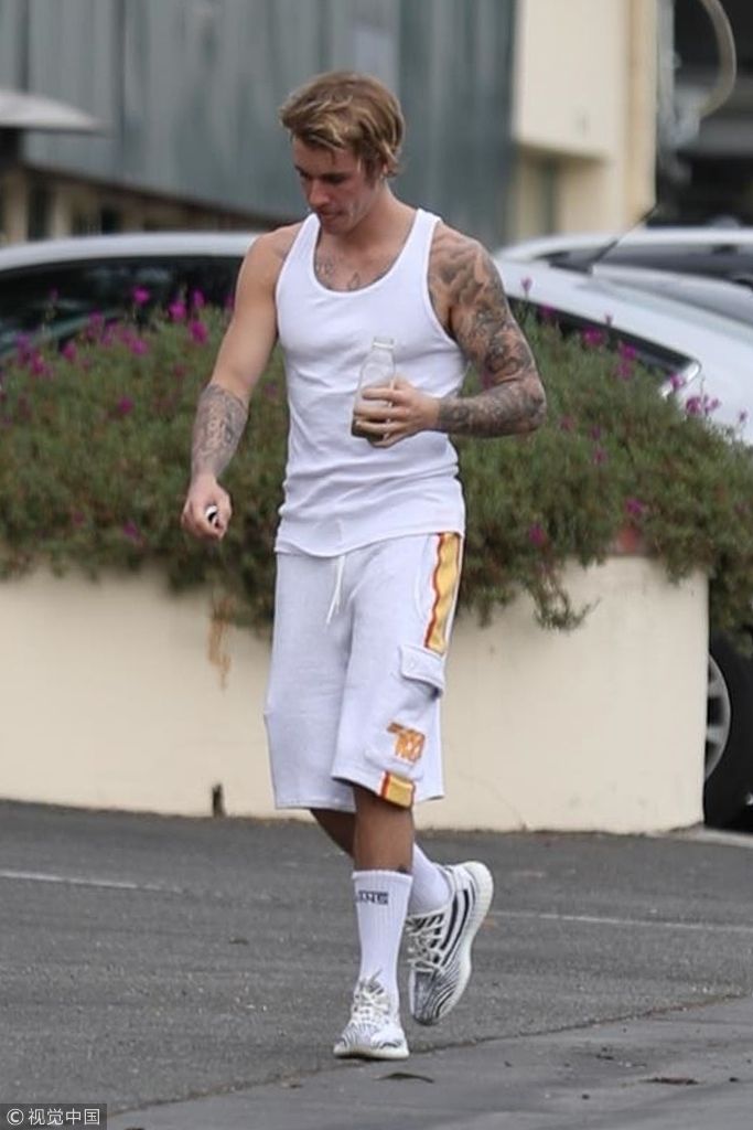 当地时间2018年1月3日,西好莱坞,贾斯汀·比伯(justin bieber)外出