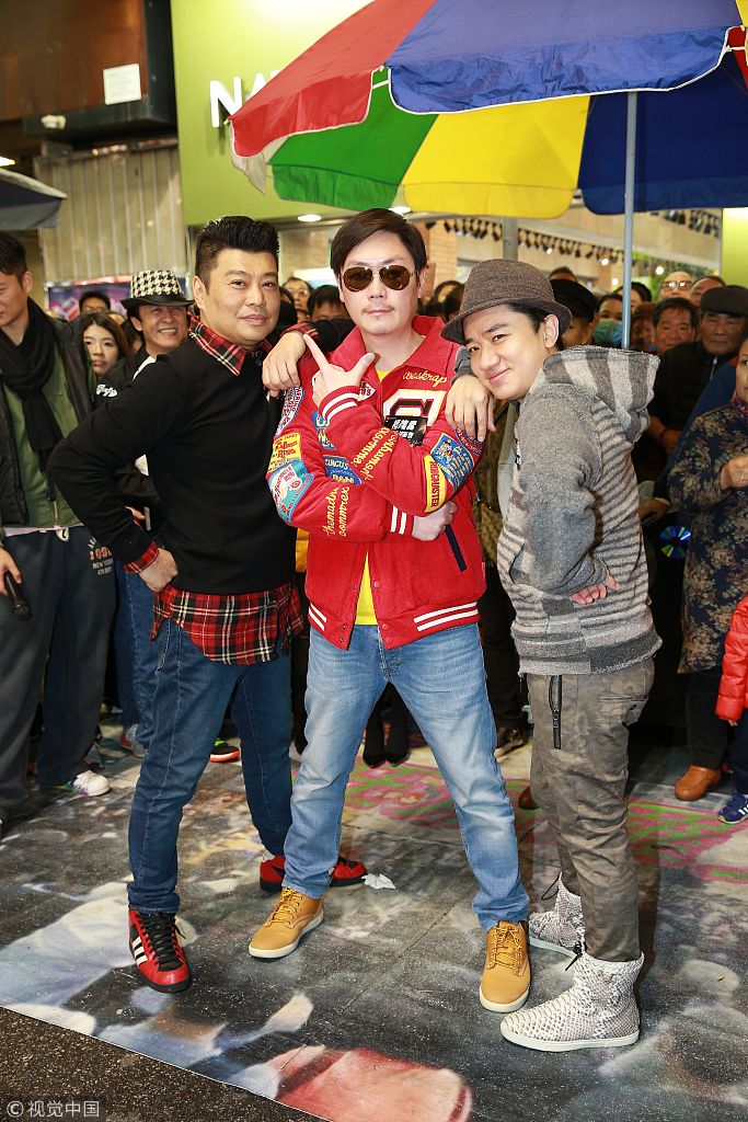 王祖蓝携好兄弟街头玩快闪人气爆棚 阮兆祥直言正积极减肥