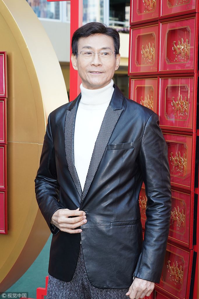 汪明荃一身大红蕾丝透视装超减龄 郑少秋精气神足展成熟男性魅力_新浪