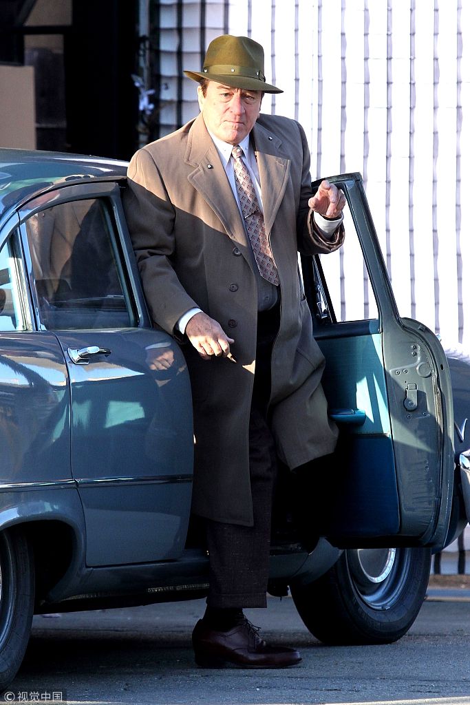 老戏骨德尼罗拍摄新片《爱尔兰人》礼帽 风衣扮大佬不怒自威
