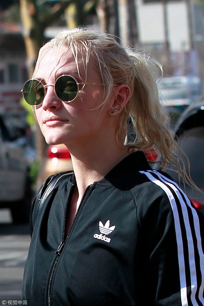 艾希莉·辛普森 (ashlee simpson)现身.