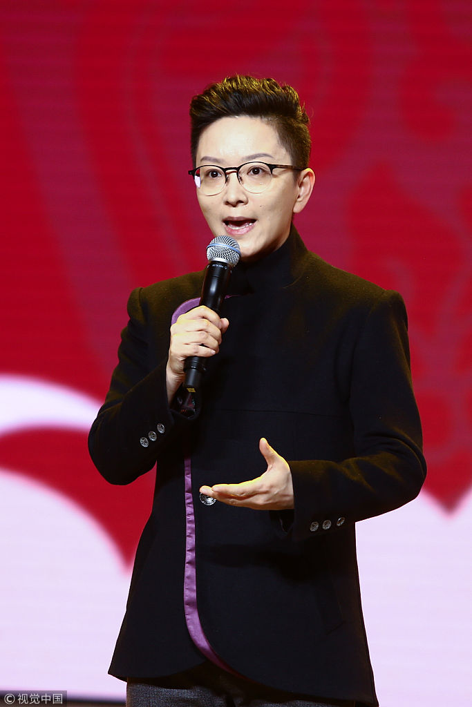 王珮瑜慷慨献唱显文质彬彬 李玉芙穿亮黄毛衣精神矍铄侃侃而谈|李玉芙