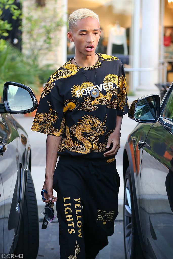 贾登·史密斯(jaden smith )现身街头.