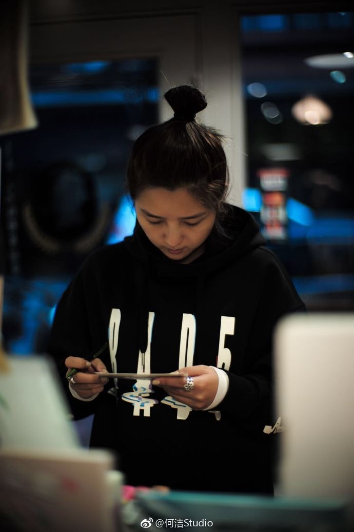 何洁重回十九岁打鼻钉超炫酷