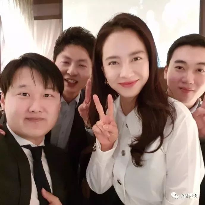 宋智孝参加柳贤振婚礼合照