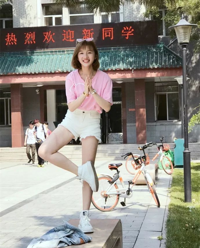 《快本》新加入的这位女主持真的很尬…|快本|李浩菲|闪亮新主播_新浪