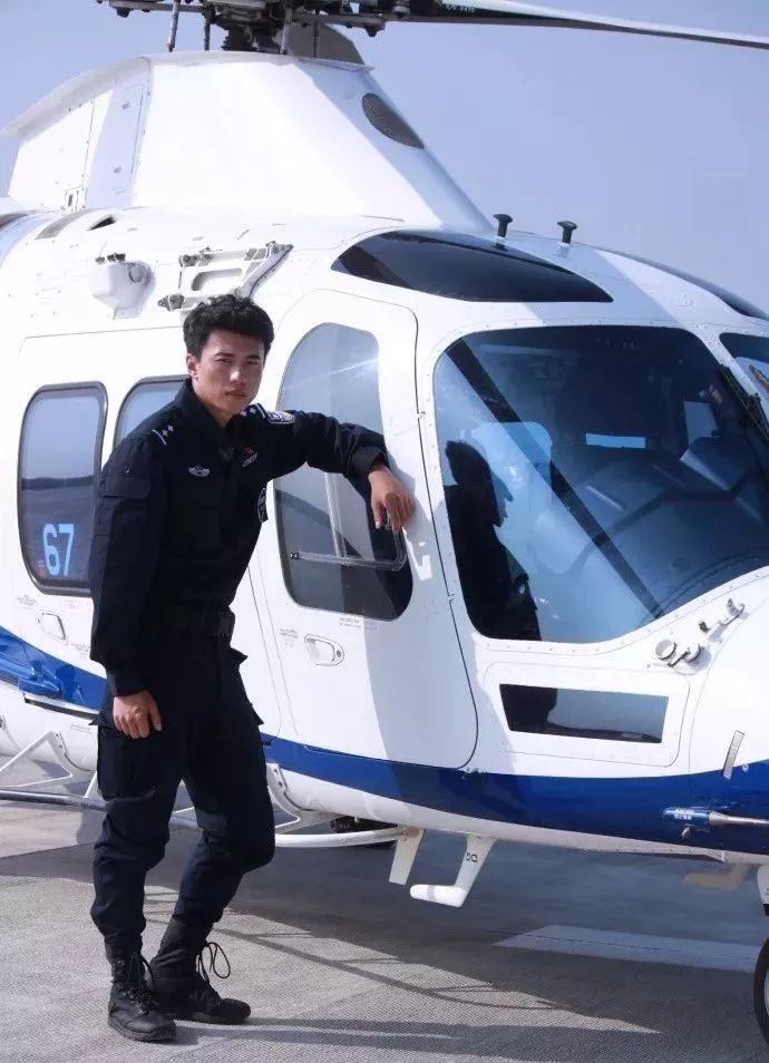 却不知道我曾扣动扳机30多万次|警察特训营|天天向上|战狼_新浪新闻