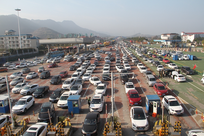 40天的春运,对梨园收费站来说,是一场漫长的拉锯战,为此,南昌东管理