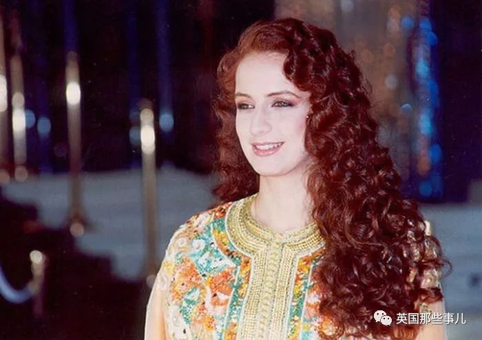 遗憾的是,salma3岁那年,母亲就因病去世了.