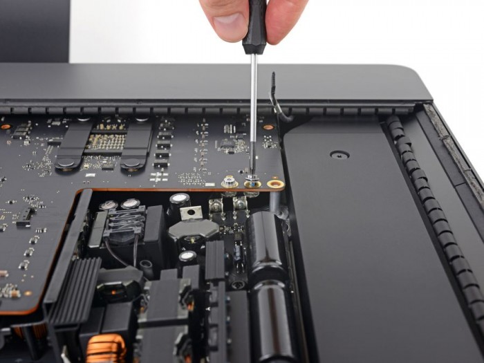 iMac Pro 详尽拆解：一起来看看全新的内部设计