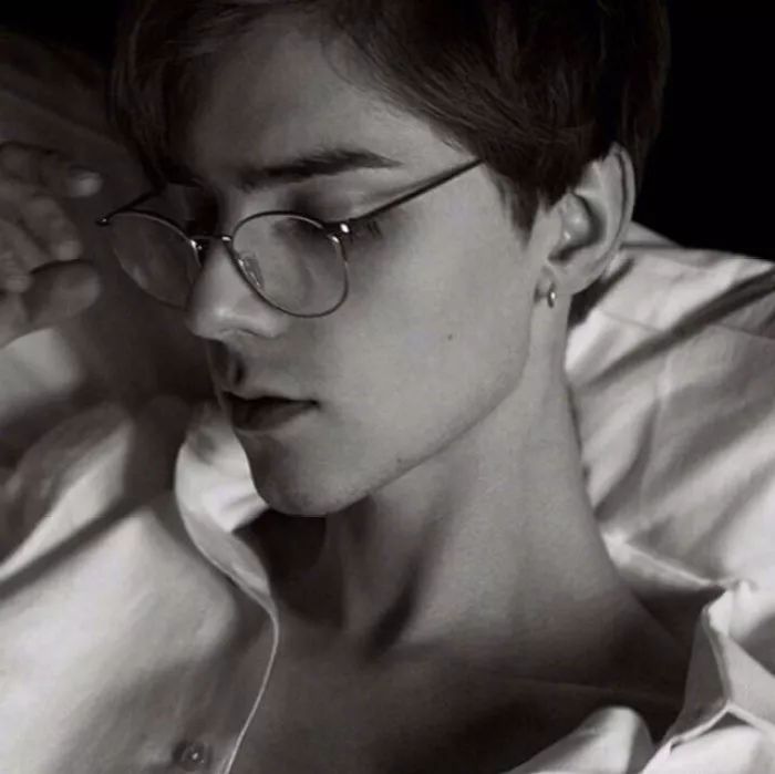 清新寡淡的禁欲男主角