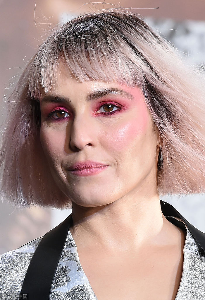 威尔·史密斯助阵《光灵》日本首映 劳米·拉佩斯化桃花妆披西服得瑟