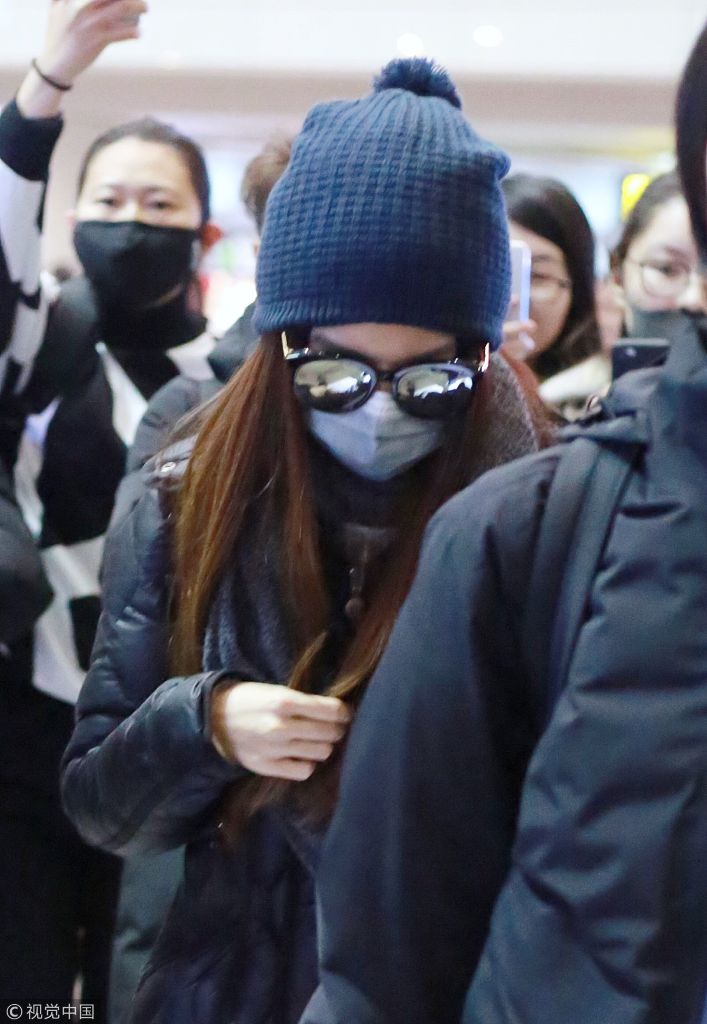 田馥甄口罩墨镜遮面尽显低调 一路获粉丝跟拍人气高