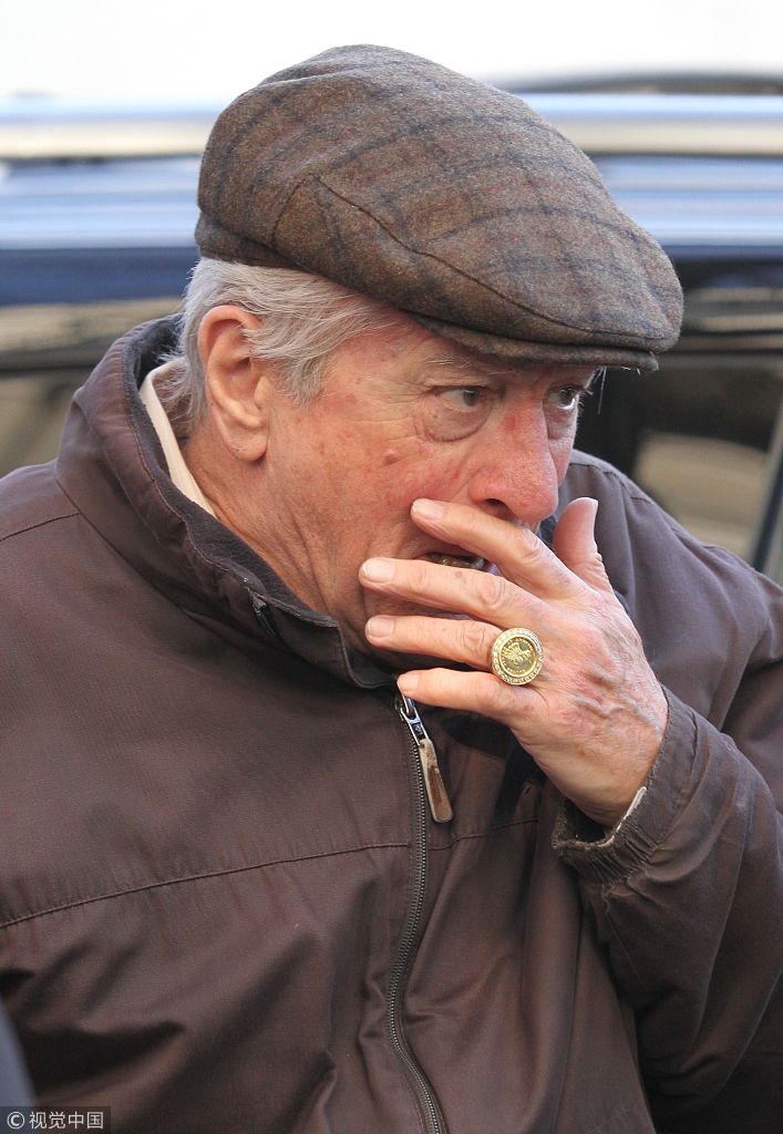 瞬间苍老老影帝德尼罗片场变拄拐老人白发苍苍步履蹒跚