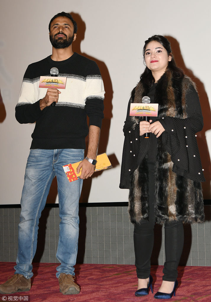 导演阿德瓦·香登(advait chandon),泽伊拉·沃西姆(zaira wasim)亮相