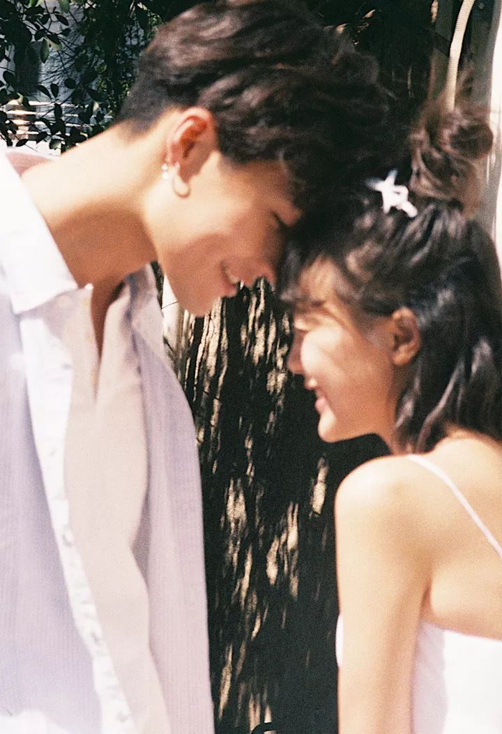 情侣照都不会拍还秀什么恩爱唇印自拍照两个人