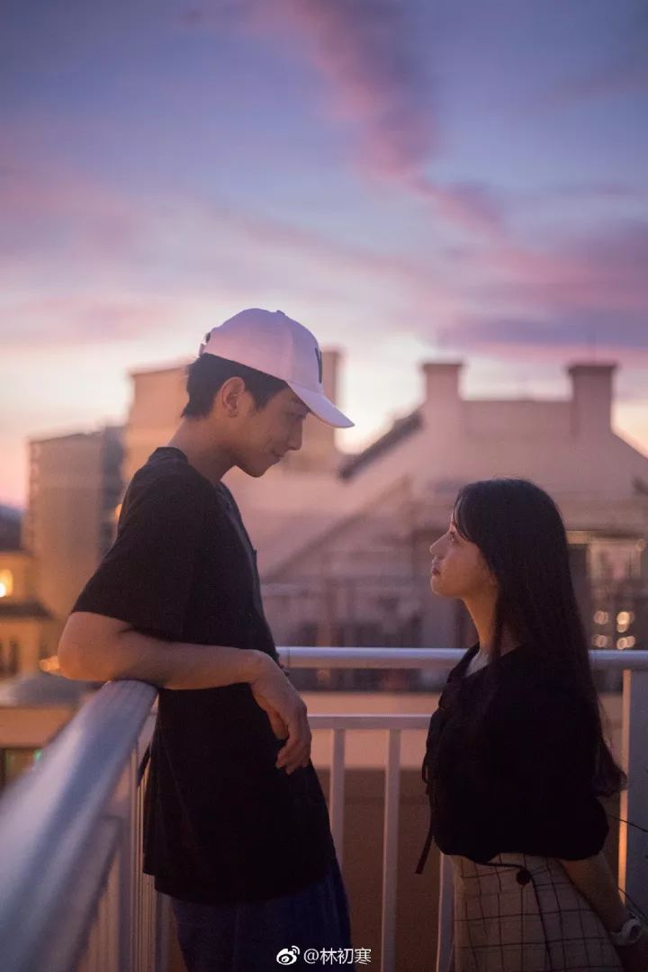 情侣照都不会拍还秀什么恩爱唇印自拍照两个人