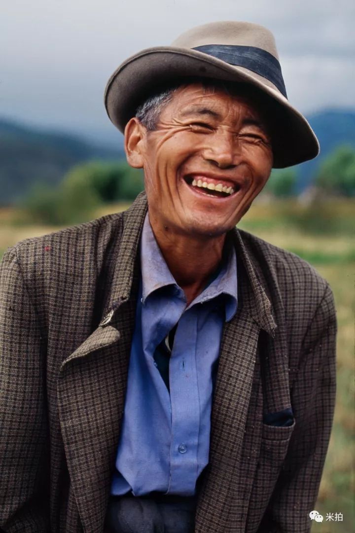 他拍的藏区人物像特别打动人心