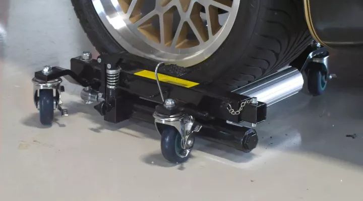 谁的车再乱停就给他推走!