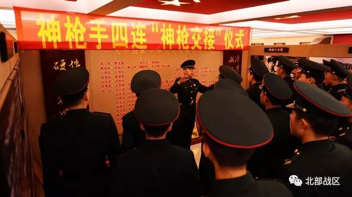 传承荣耀第79集团军某旅神枪手四连举行神枪交接仪式