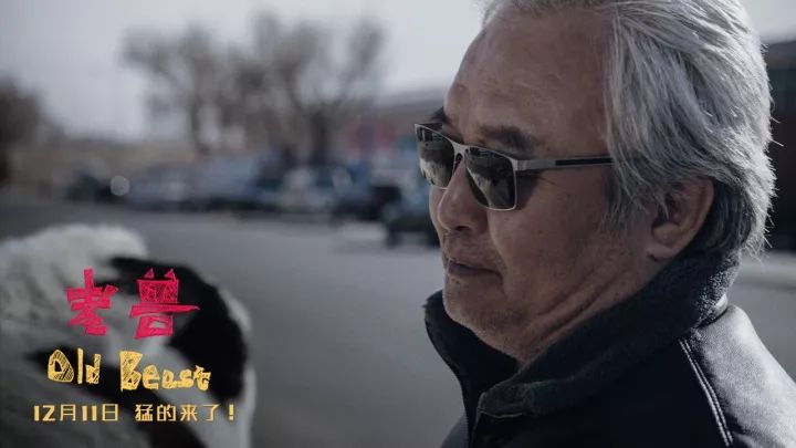 在功成名就,可以安享晚年的岁数,他毅然选择转型——从电视剧演员