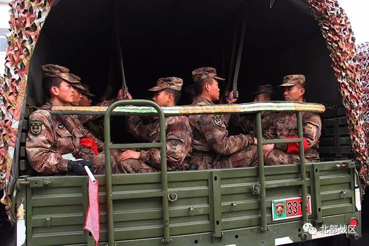 据了解,该旅还结合部队担负战备值班任务的特点,修改多项节假日战备