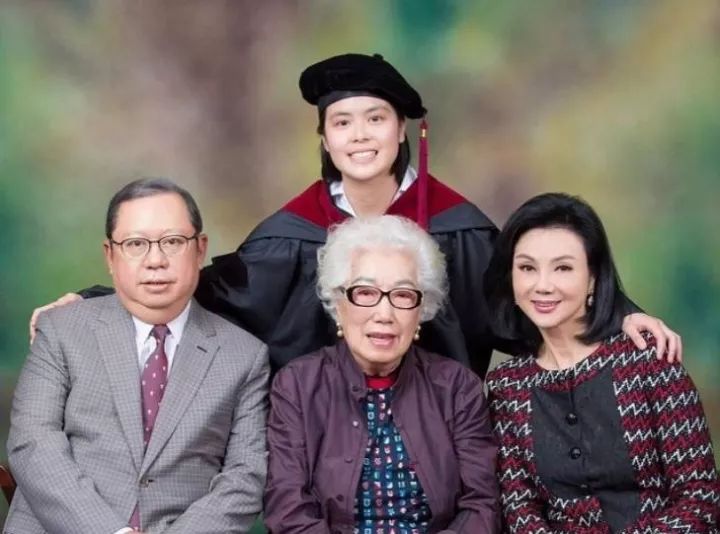 让李嘉欣,黎姿当陪衬的香港真贵妇,名媛们什么样?