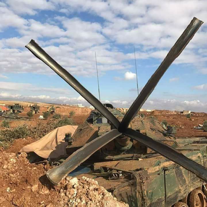 叙利亚军方T55坦克炸膛照曝光 炮管从中间一分为二_手机新浪网